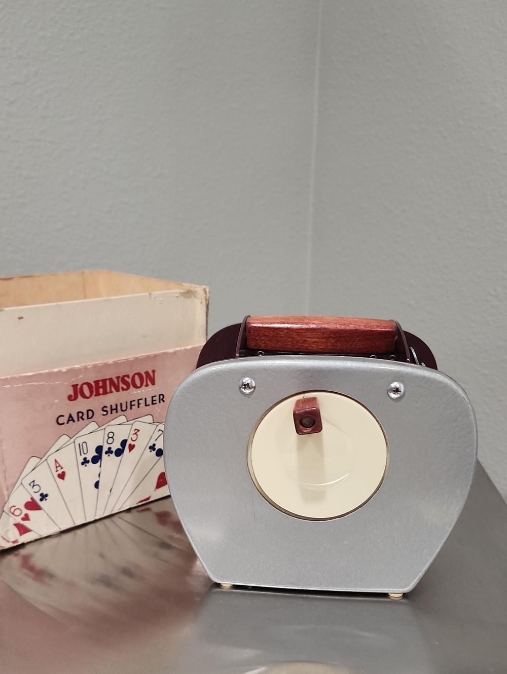 VINTAGE JOHNSON CARD SHUFFLER